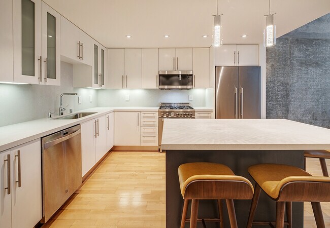 Building Photo - 200 Brannan St