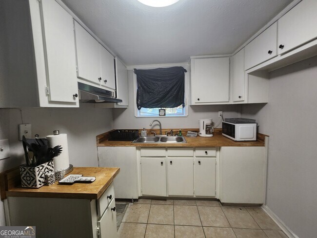 Building Photo - 917 Oakview Ave