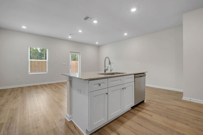 Building Photo - 173 Turpentine Dr