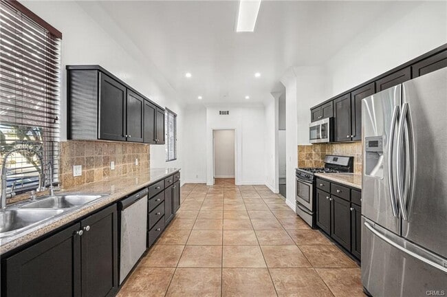 Building Photo - 10235 Independence Ave