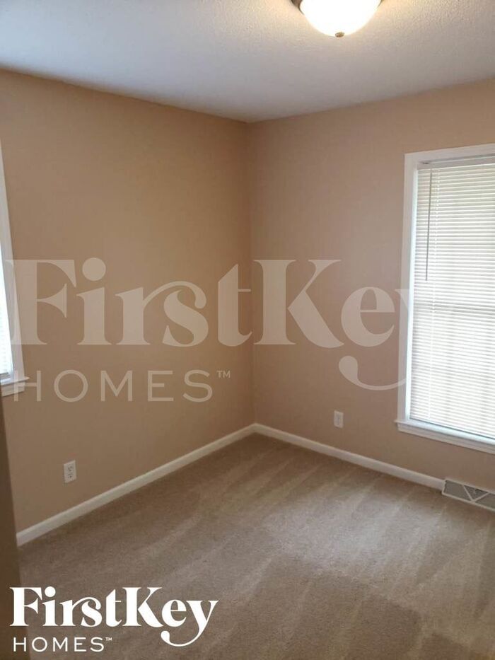 Building Photo - 506 Hargis Ln