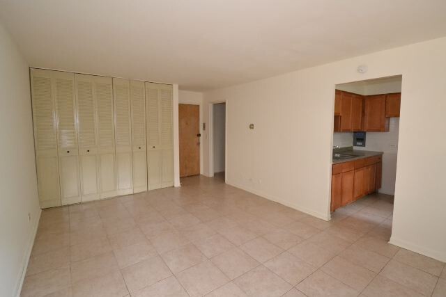 Building Photo - 503 W Briar Pl