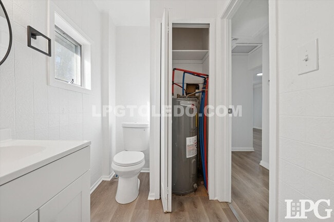 Building Photo - 4013 Caroline Ave