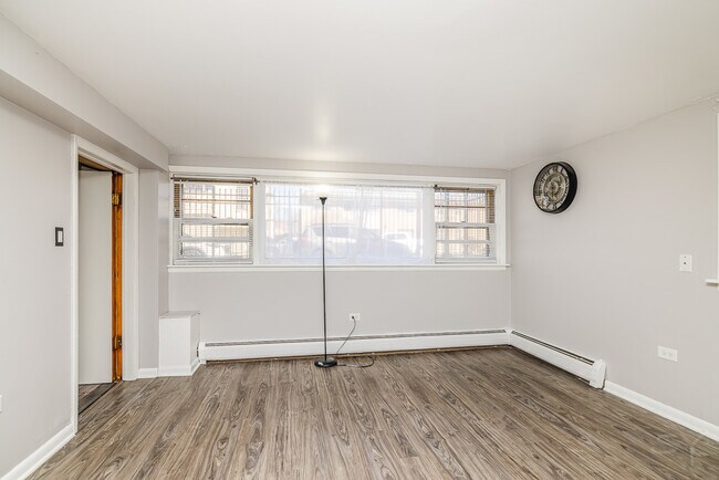 Building Photo - 6511 W Higgins Ave