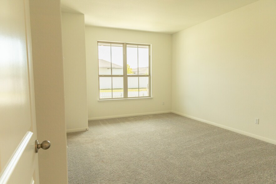 Building Photo - 388 Glocken Ln