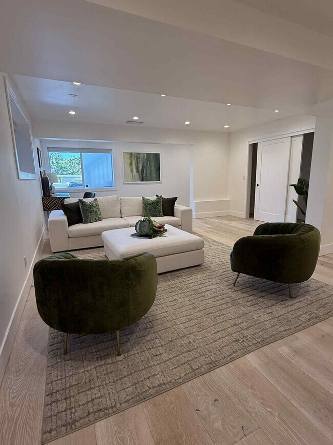 Building Photo - Modern 4-Bedroom Retreat in San Carlos – Remodeled, Spacious, Private Yard