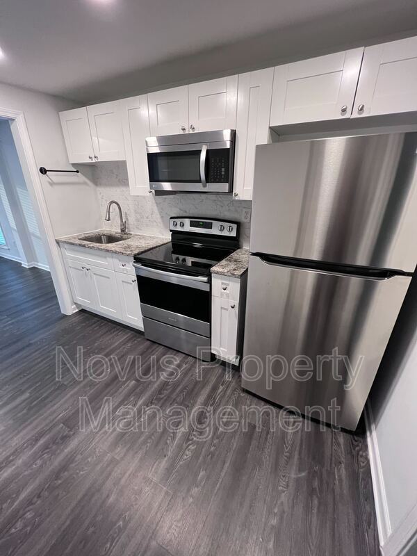 Building Photo - 405 N Park St
