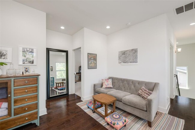 Building Photo - 2921 Prado St