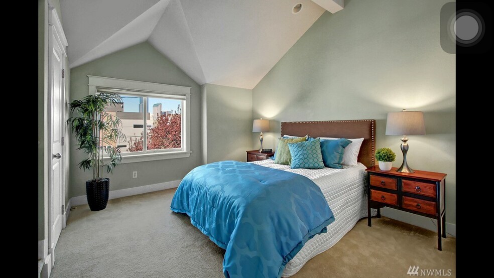 Building Photo - 108 17th Ave