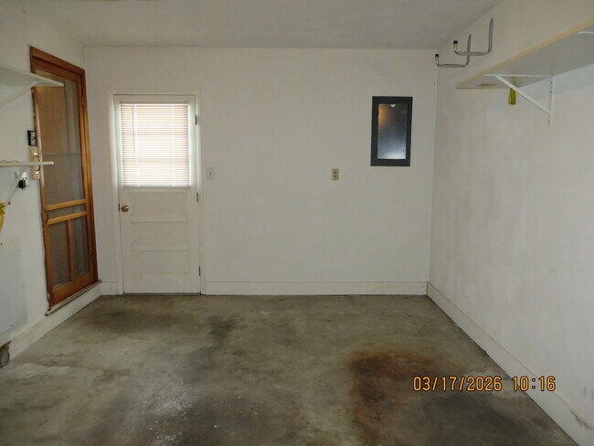 Building Photo - 4222 Mellen Dr