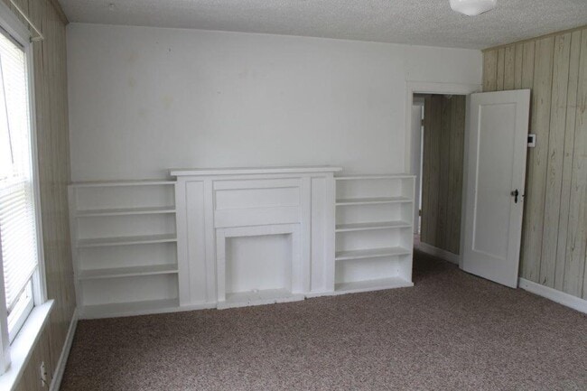 Building Photo - 471 Elm Ave