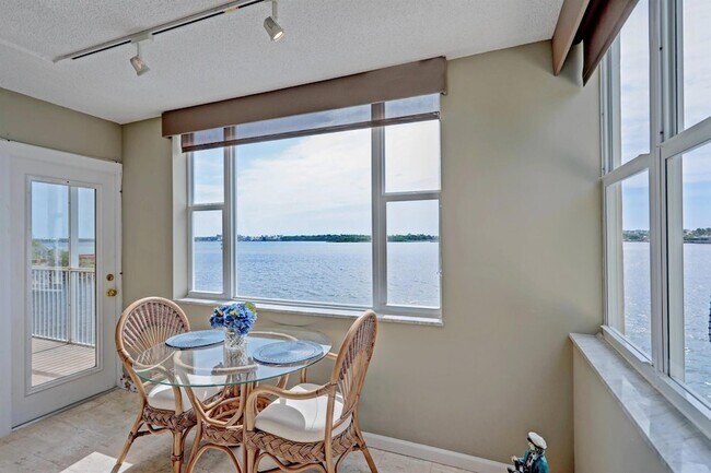 Building Photo - 1820 New Palm Way