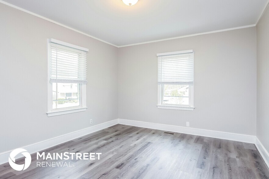 Building Photo - 515 Forrest St