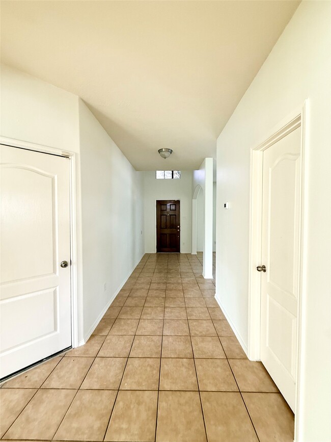 Building Photo - 24623 Colonial Maple Dr