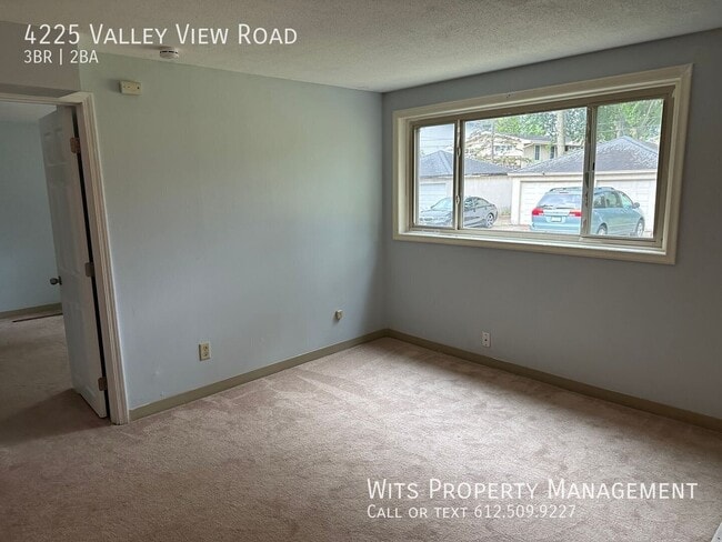 Building Photo - 4225 Valley View Rd