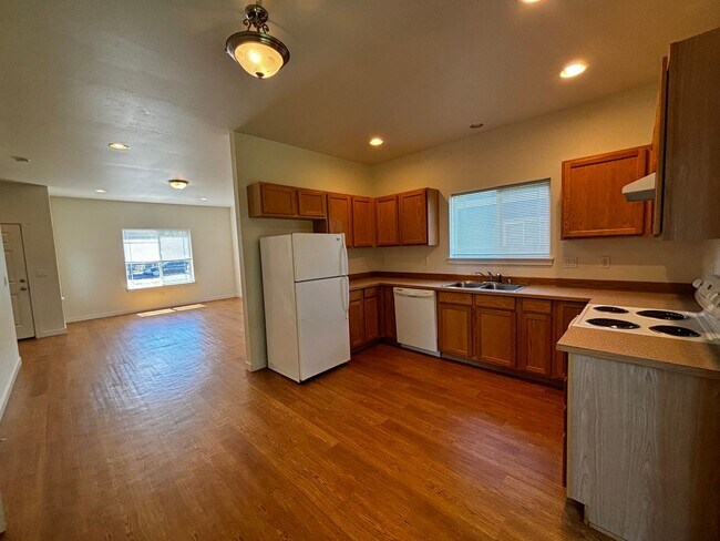 Building Photo - 3 Bed 2.5 Bath Lynden Townhome