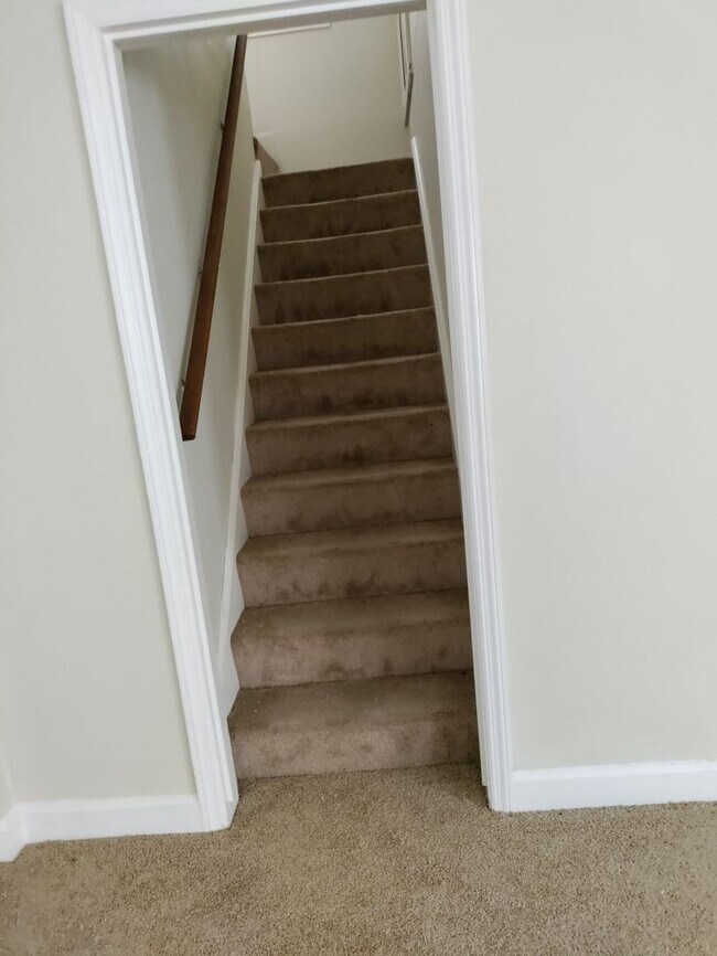 Building Photo - 3 bedroom, 2 bath, brick bungalow in Eastp...