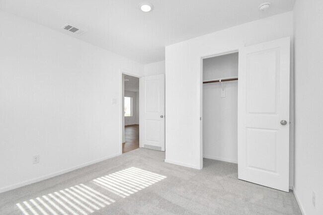 Building Photo - 1615 Windrose Bnd