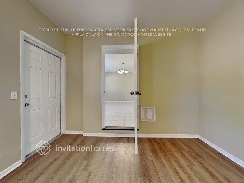 Building Photo - 4301 32nd Ave N