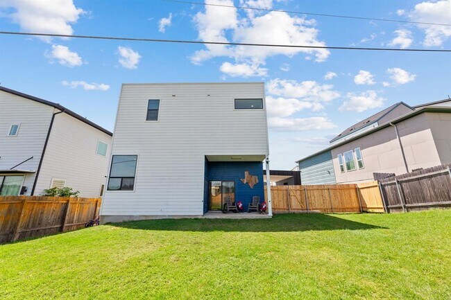 Building Photo - 5809 Toscana Ave