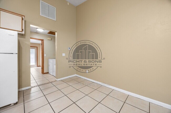 Building Photo - 1260 Continental Ct