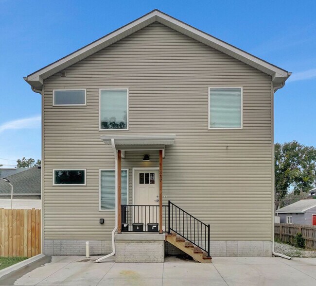 Primary Photo - 1337 S 10th St