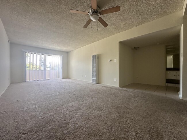 Unit Nº301 - Living Room & Entry way - 10006 Palms Blvd