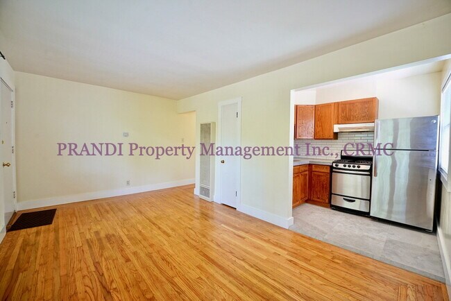 Building Photo - Modern End Unit Apartment in Downtown Novato
