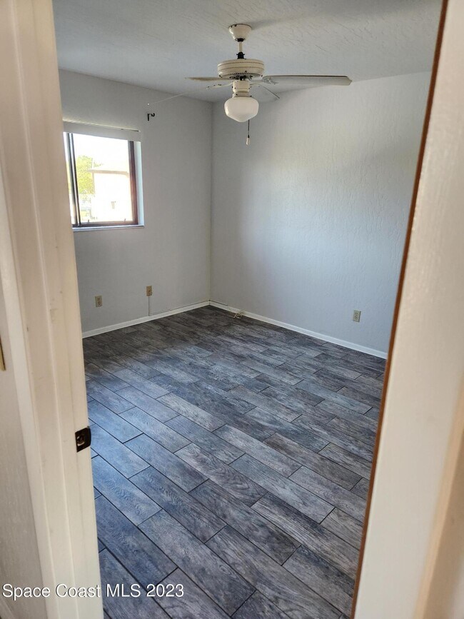 Building Photo - 1702 University Ln