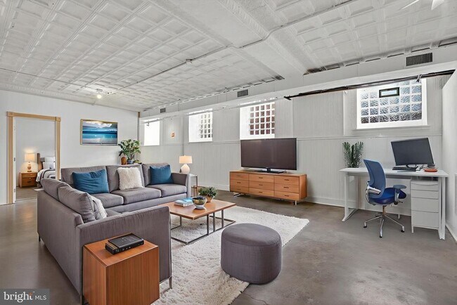 Building Photo - 2512 E Lehigh Ave