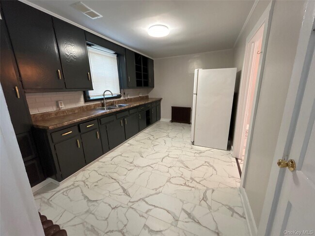 Building Photo - 5-5 Millerton Green Cir