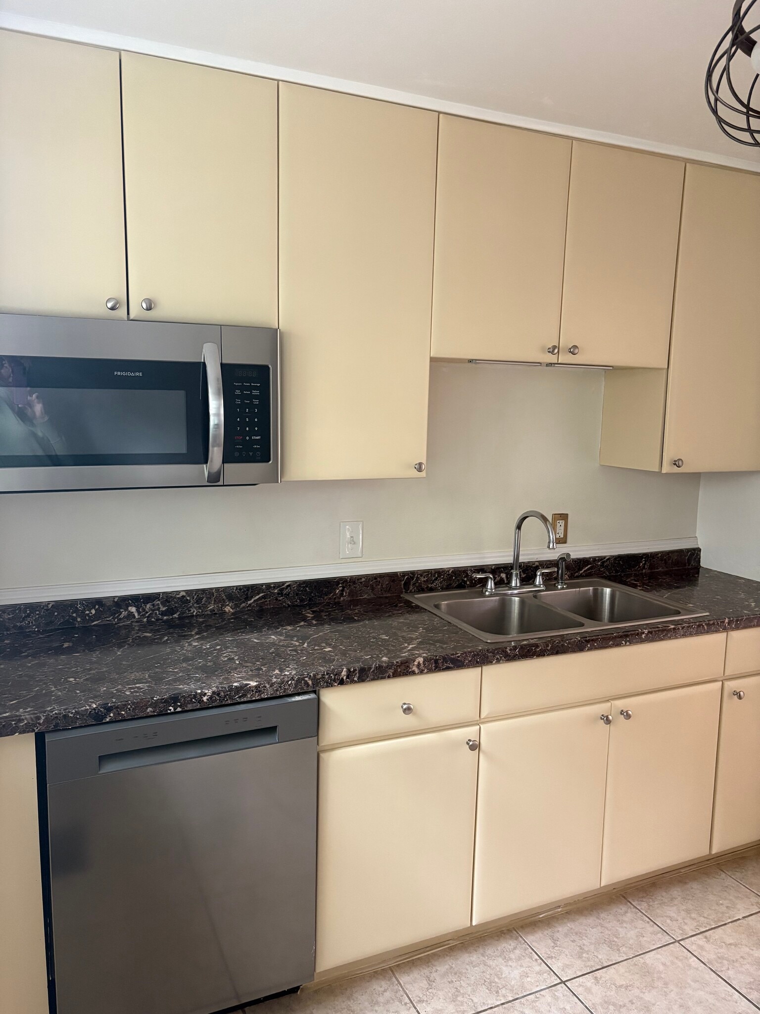 Building Photo - 306 14th Ave NE