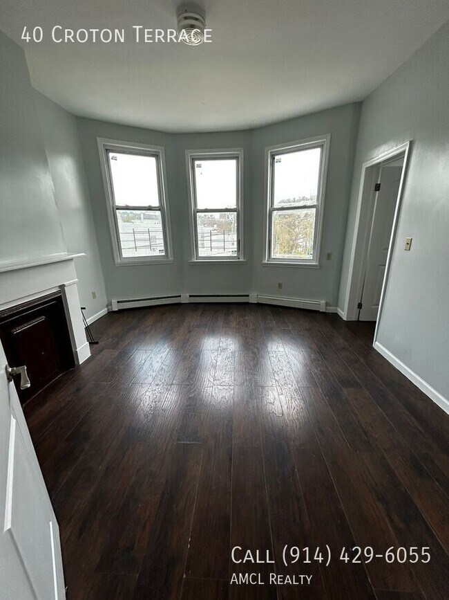 Building Photo - 40 Croton Terrace