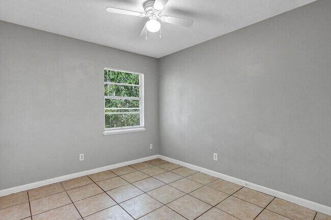 Building Photo - 3990 SE 17th Ct
