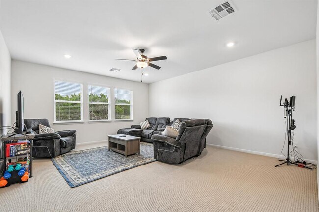 Building Photo - 5201 Olimpico Wy