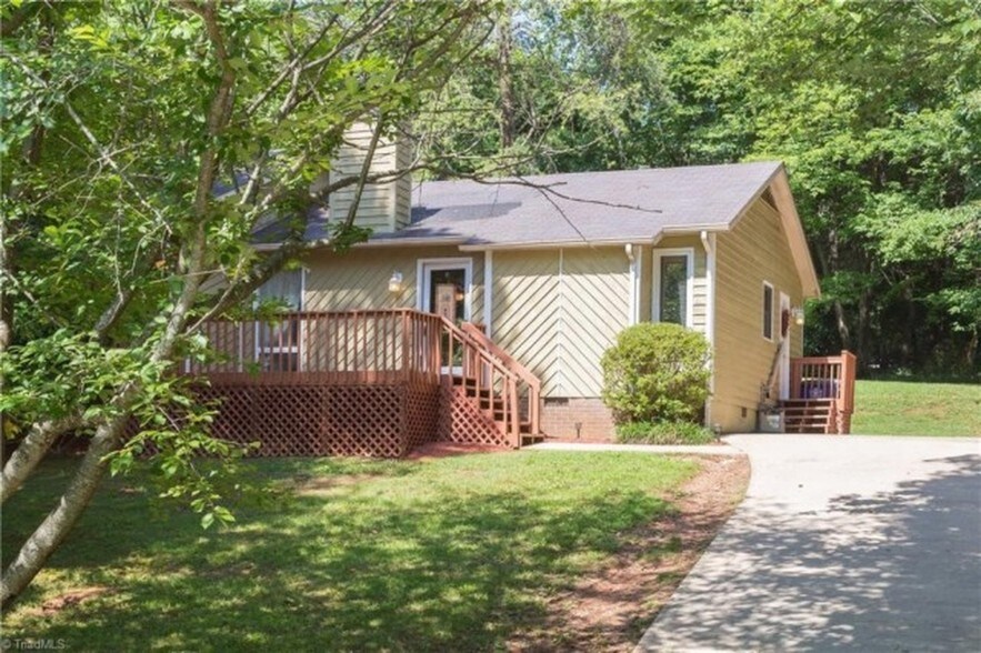 Building Photo - 204 Brambleton Ct