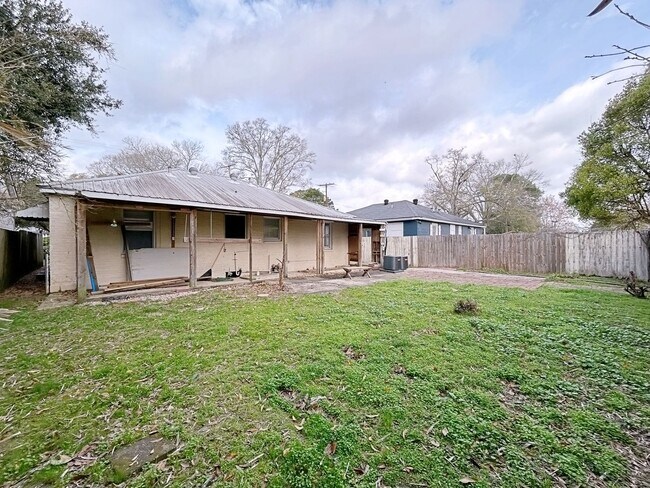 Building Photo - 317 Glenmore Ave