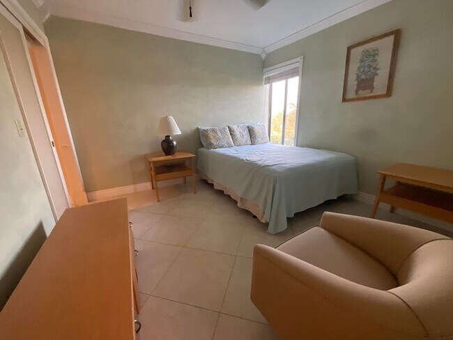 Building Photo - 14475 Strathmore Ln