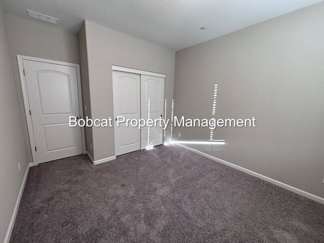 Building Photo - 860 Furlong Dr