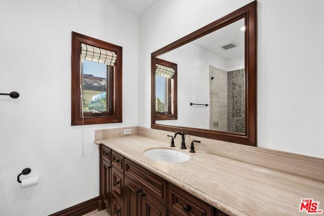 Building Photo - 2108 San Ysidro Dr