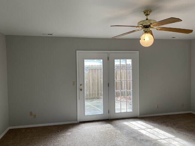 Building Photo - 503 Cammellia Dr Unit B