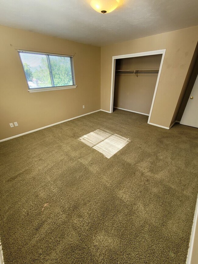 Building Photo - Great 5br/2ba House in NE Colorado Springs. Near UCCS
