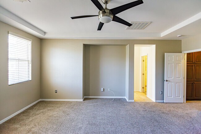 Building Photo - Townhome near Downtown Summerlin