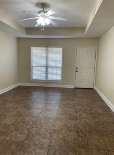 Building Photo - 105 Westchase Dr