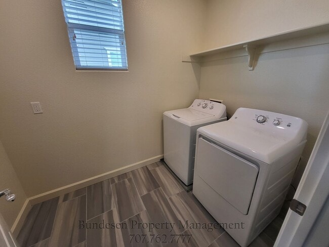 Building Photo - 7610 Wildrose Way
