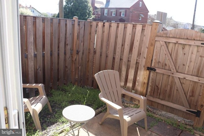 Building Photo - 942 S Rolfe St