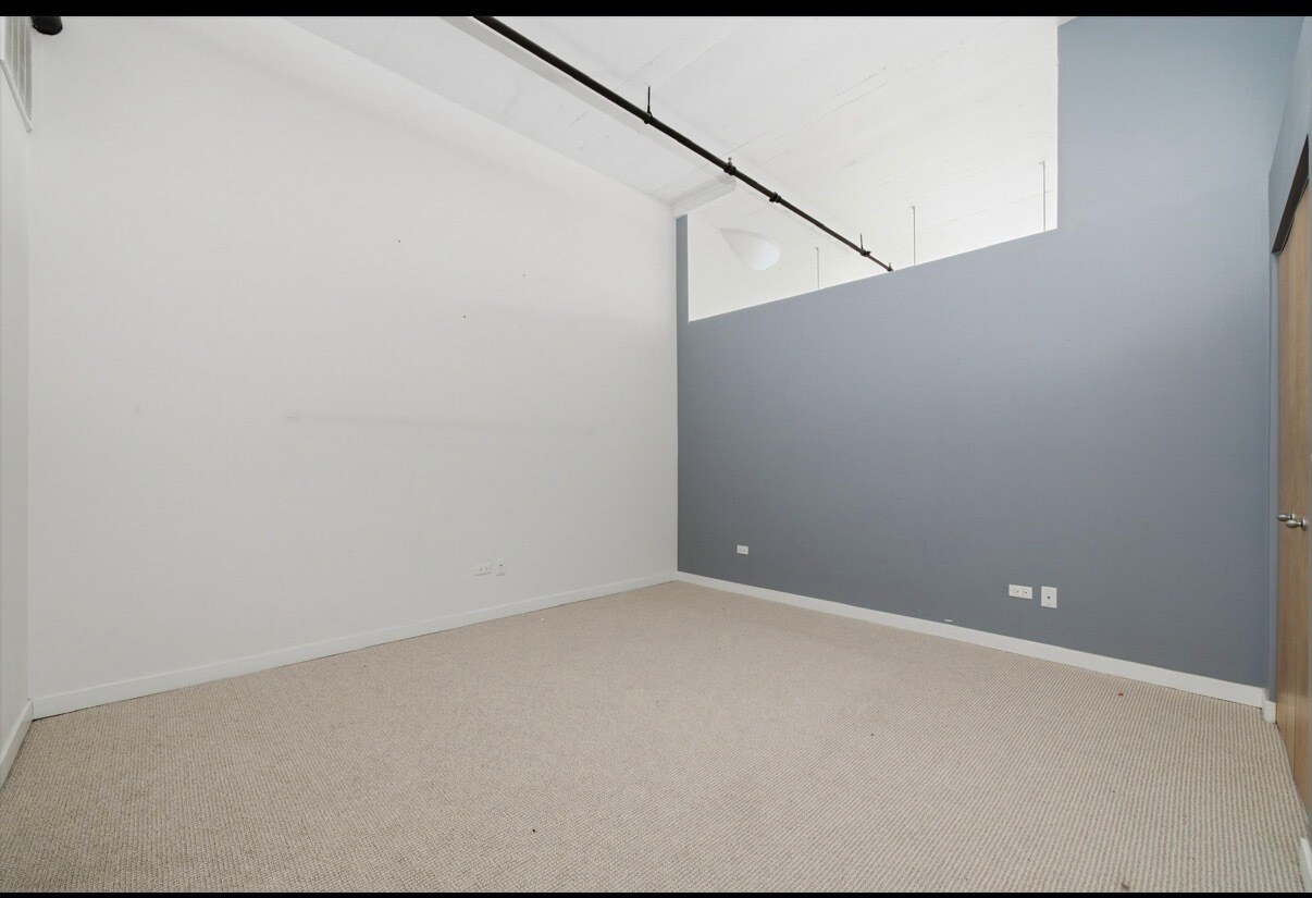 Building Photo - 1224 W Van Buren St