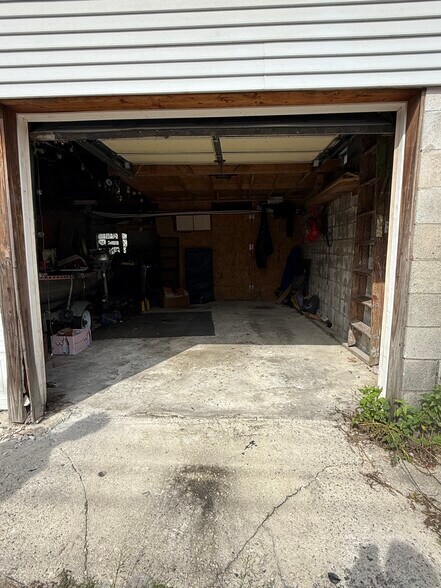 Building Photo - 4447 N Springfield Ave