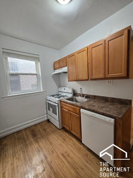 Building Photo - 1364 W Estes Ave