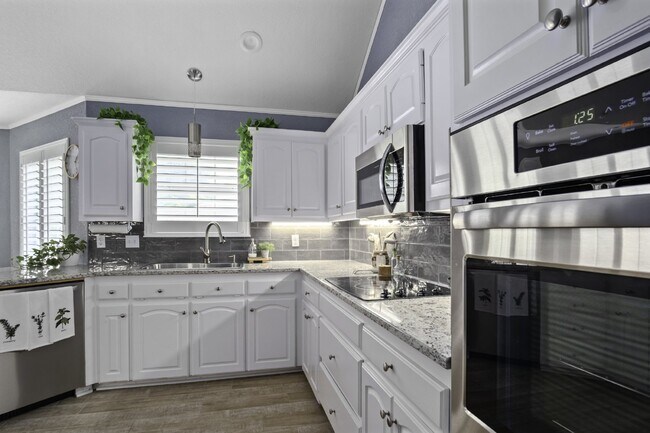 Building Photo - "Spacious 4-Bedroom Home with 3 Full Baths...